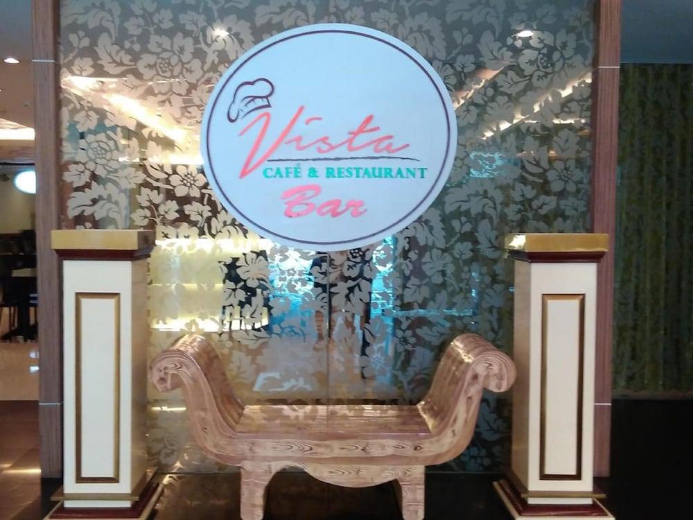 Vista Hotel Cubao Quezon City Ngoại thất bức ảnh