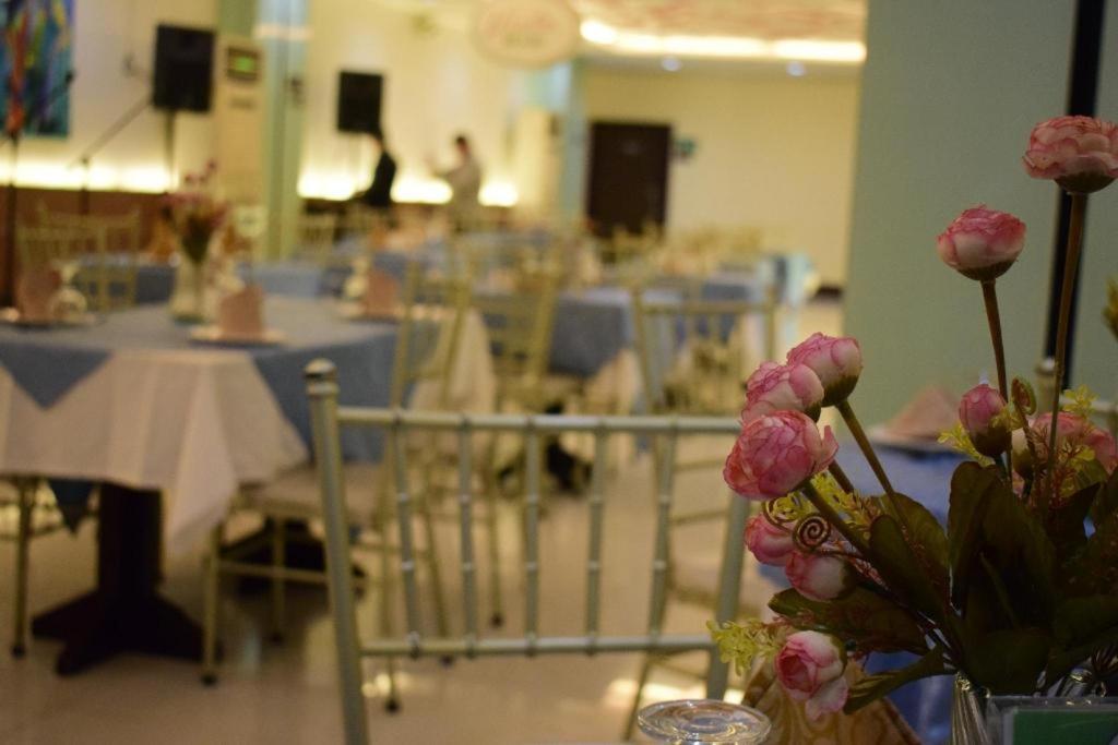 Vista Hotel Cubao Quezon City Ngoại thất bức ảnh